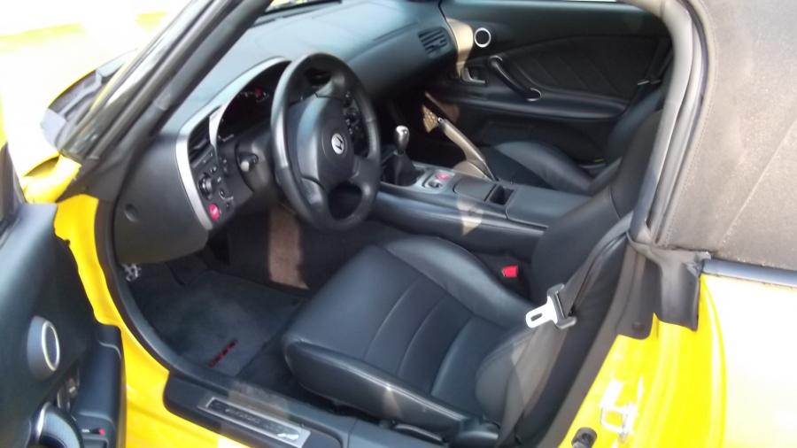 Интерьер Honda S2000 (AP1) 2002 года  (фото 11 из 54)